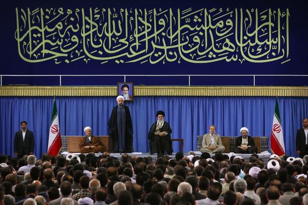 رہبر معظم سے عید بعثت کی مناسبت سے عوام ، اعلی حکام اور اسلامی ممالک کے سفراء کی ملاقات