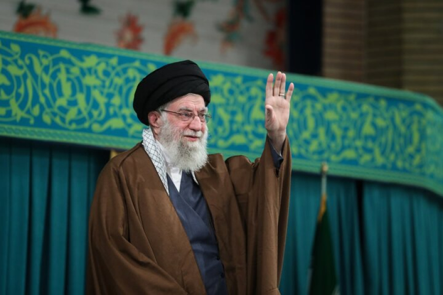 رہبر انقلاب سے ہزاروں لڑکیوں اور خواتین کی ملاقات